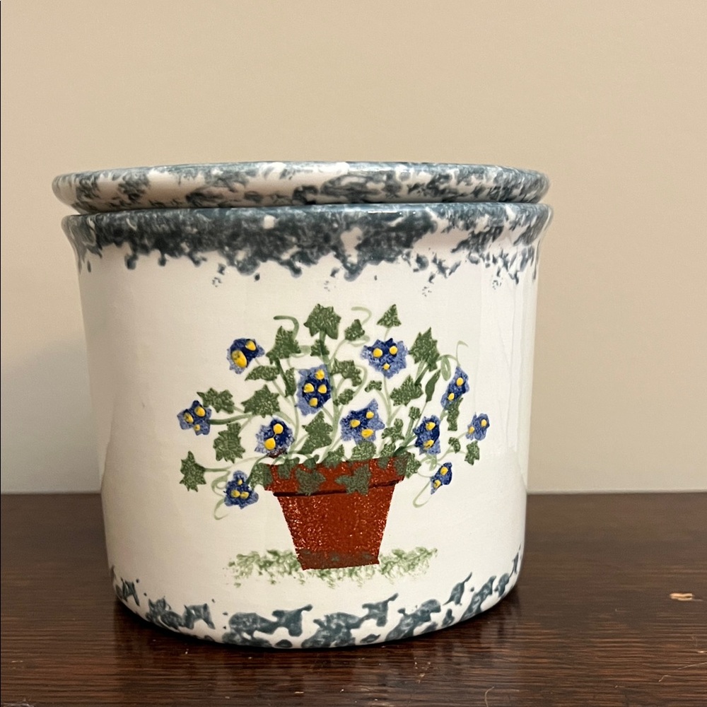 Charming Ceramic Pot with Floral Design